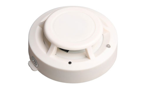 準(zhǔn)大學(xué)生因坐火車聞到煙味起訴鐵路局，普通列車該不該全面禁煙？